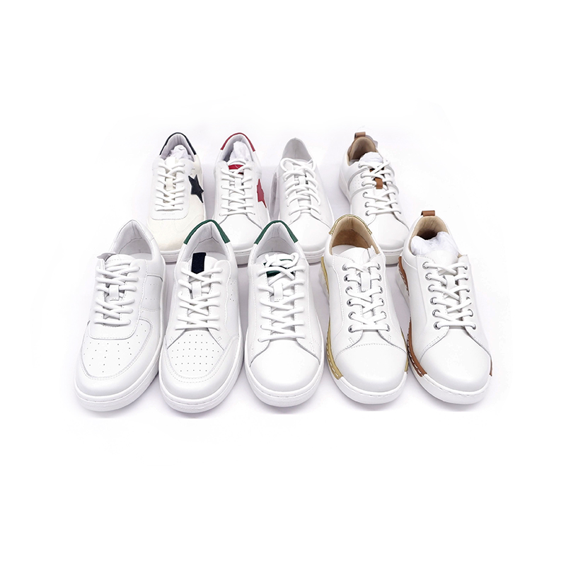 Trendy kleine witte schoentjes